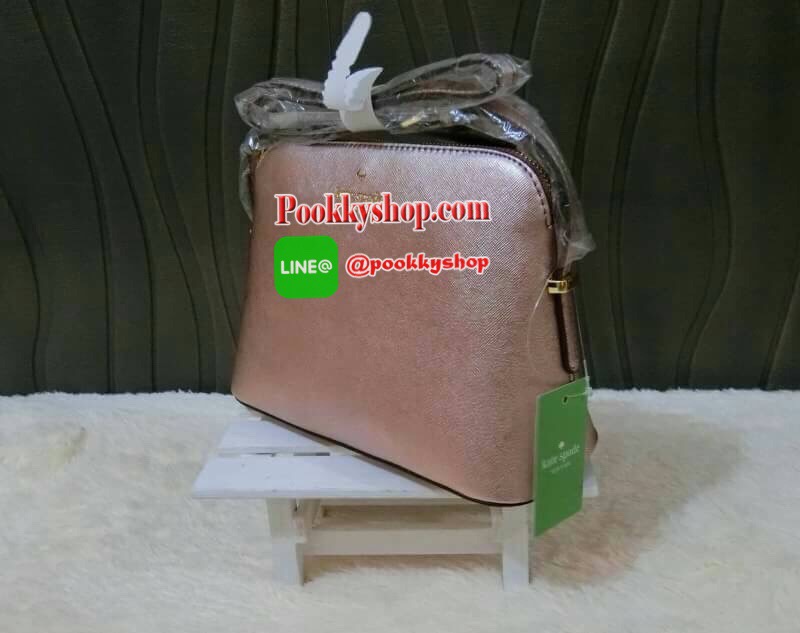 KATE SPADE CEDAR STREET MANDY แบรนด์ดังจากอเมริกาสุดฮิต กระเป๋าขนาดน่ารัก สะพายข้าง หนัง saffiano ภายในลายสวยเก๋สีทองเรียบหรู ทรงแข็งอยู่ทรง MUST HAVE!!