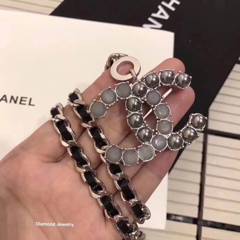 Hi-End Quality !!!! Chanel Necklace สร้อยคอชาแนล งานซุปเปอร์ไฮเอนคะ อะไหล่ งานเกรดแพงที่สุดในตลาด น้ำหนักใกล้เคียงของจริงที่สุด งานอย่างดี อะไหล่เงาวับ วิ้งมาก หอมกลิ่นหนังแท้ทุกตัว สั่งผลิตจากต้นแบบแท้ ดาราเซเลปใส่กันแทบทุกคน ใส่ได้ตลอดไม่ตกเทรน เข้ากับท
