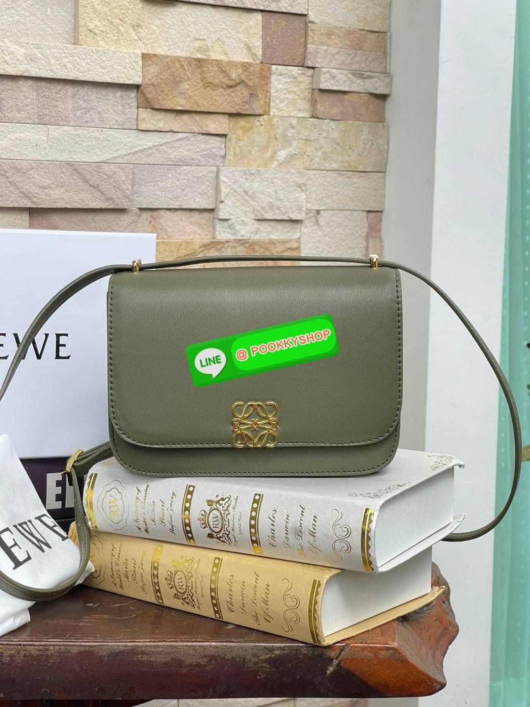 *small ðLOEWE Goya anagram small leather shoulder bag āļĄāļēāļāļģāļāļ§āļēāļĄāļĢāļđāđāļāļąāļāļāļļāļāļāļĩāđāļāļĨāļāļāļ āļāļĢāļ°āđāļāđāļē GOYA āđāļāđāļāđāļĄāđāļāđāļŦāļĄāđāļĨāđāļēāļŠāļļāļāļāļēāļ Loewe āļāđāļ§āļĒāļĢāļđāļāļāļĢāļāļāļĨāđāļāļāļāļąāļāļāļĨāļēāļŠāļŠāļīāļāļāļĩāđāļĄāļēāļāļĢāđāļāļĄāļĢāļēāļĒāļĨāļ°āđāļāļĩāļĒāļāļāļąāļāļāđāļēāļāđāļāļŦāļē āļāđāļ§āļĒāļĢāļđāļāļāļĢāļāļāđāļāļāļŠāļļāļāļāļĨāļēāļŠāļŠāļīāļ āļāļĢāđāļāļĄāđāļāļĢāļāļŠāļĢāđāļēāļāļāļĩāđāļāļ°āļāļąāļāļĢāļąāļāđāļāļĩāđāļĒāļĄāđāļāļāđāļ§āļĒāļŠāđāļāđāļŦāđāļ