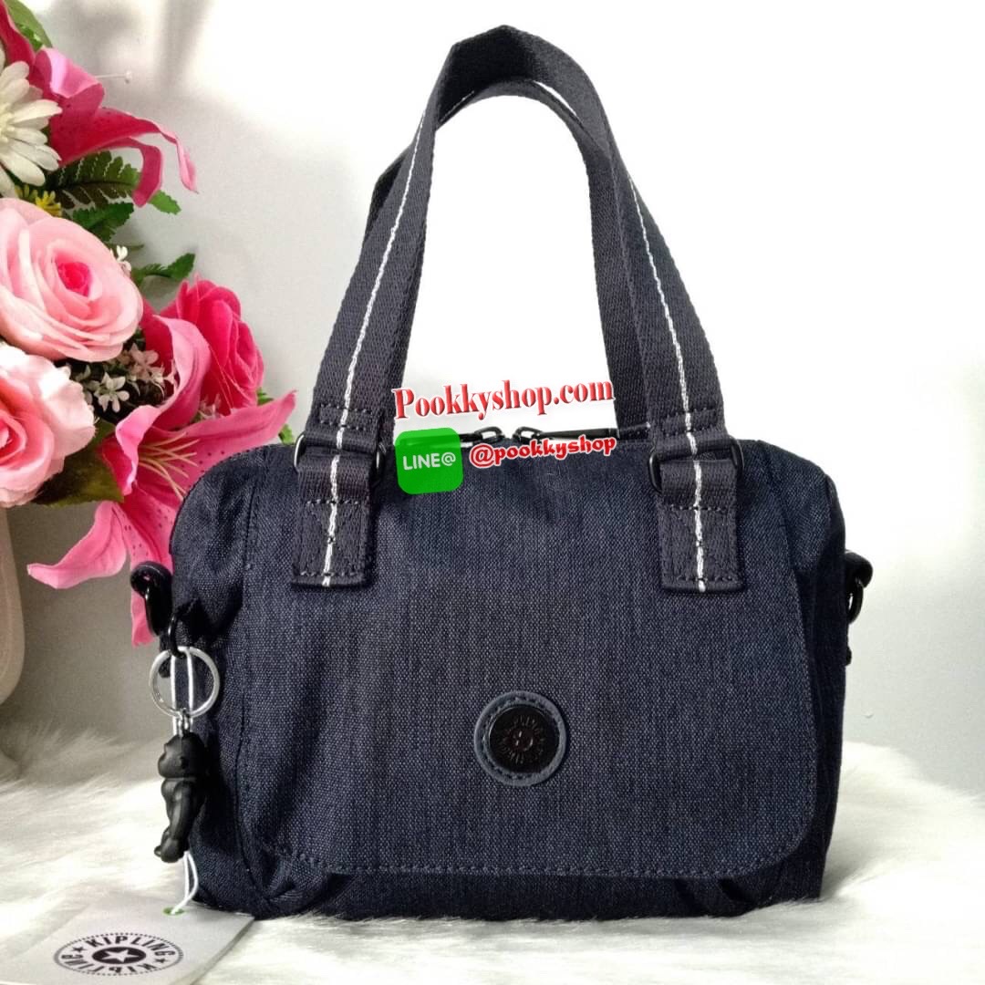 Kipling Brynne handbag & shoulder bag กระเป๋าถือหรือสะพายข้าง รุ่นใหม่จาก Kipling รูปทรงโค้งมนสวย พร้อมสายสะพายแบบคล้องแขนและสายสะพายยาว สามารถใช้งานได้ทั้ง 2 แบบ ด้านหน้ามีช่องใส่ของใช้จุกจิก ด้านในช่องโล่งกว้าง มีซิปข้างและช่องใส่ของแยกอีกฝั่ง เหมาะกับก