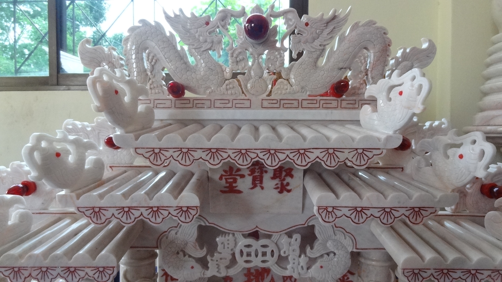 ศาลเจ้าที่จีน(ตี่จู้เอียะ)ขนาด 27 นิ้ว (มั่งมีศรีสุข)888 หินอ่อนสีขาวอักษรแดง