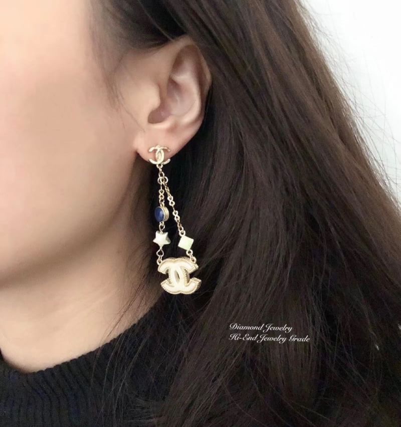 Super Hi-End Quality !!!! ((งาน 1:1 เหมือนในช็อปมากที่สุดในท้องตลาด)) Chanel Earring ต่างหูชาแนลงาน 1:1 เหมือนของแท้เป๊ะๆค่ะ รับรองงานสวยมากกกกก ดูหรู ดูผู้ดีสุดๆ งานดี งานคุณภาพดีมากๆมากๆคะรับประกันความพอใจเลยค่ะ ตัวเรือนสีทองเฉดอ่อน ไฮโซมากค่ะ คอนเฟิม !
