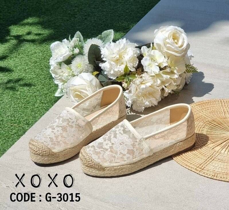 สินค้าพร้อมส่ง คัชชู ผ้าลูกไม้ ซีทู มีส้นเล็กน้อย กำลังใส่สบาย ส้นเสมอ น้ำหนักเบา แมทส์ชุดง่าย