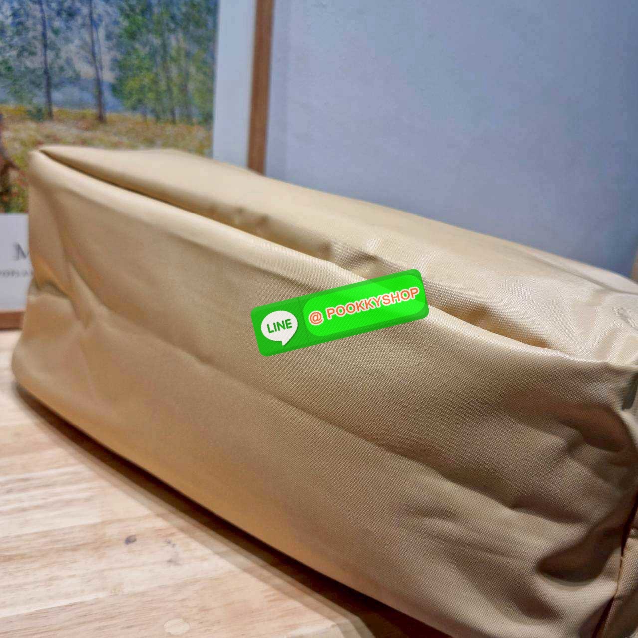 🔆 Model Longchamp le pliage hobo bag 🔆 Details กลับมาอีกครั้งกับรุ่นหายาก กระเป๋าทรงโท้ท ใบใหญ่กำลังดี จุของได้เยอะมากๆ ใส่โน้ตบุ้คได้ ใช้ไปทำงานแมทช์ได้กับทุกไลฟ์สไตล์ ด้านข้างมีกระเป๋าเล็กๆใส่ของจุกจิกหรือโทรศัพท์ได้ เปิด-ปิดกระเป๋าด้วยซ