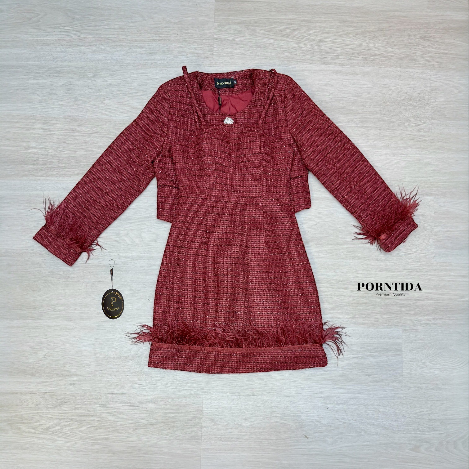 ชุดเซทแฟชั่น ชุดเดรส2ชิ้นผ้าทวีต งานเดรสแดง มีเสื้อคลุมให้กระดุมเสื้อคลุมด้านหน้ากระดุมเพชร