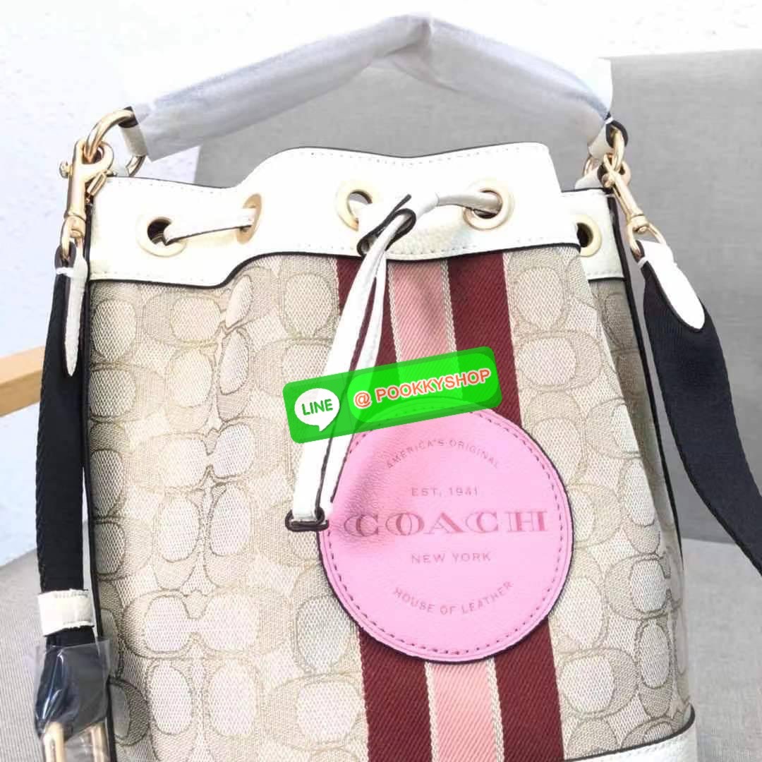 New arrival! 🌈น้องใหม่ล่าสุด สวยหรู ดูดีมากๆค่ะ! COACH DEMPSEY DRAWSTRING BUCKET BAG ((C4100//C4102)) พร้อมส่งที่ไทยค่ะ! กระเป๋าทรงขนมจีบ หนังแท้นิ่มสวยมากๆค่ะ จุดเด่นด้านหน้าปั้มโลโก้แบรนด์ ปากกระเป๋าแบบหูรูดใช้งานง่าย ภายในสามารถใส่ของจำเป็นในชี