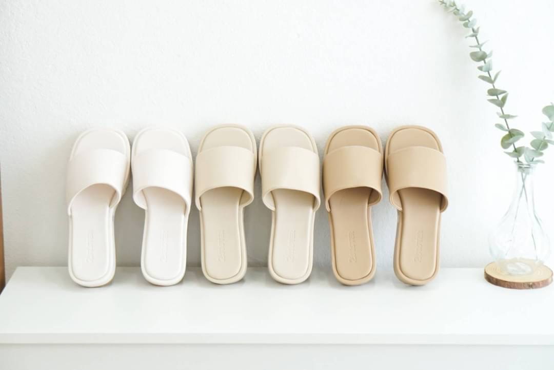 เปิดตัวน้องใหม่ รุ่นมัฟฟิน~ รองเท้างานคุณภาพ นุ่ม น้ำหนักเบา ใส่สบายสุดๆ ตัวส้นหนา1นิ้ว พื้นด้านล่างเป็นผิวลายมะกรูดกันลื่นอย่างดี งานหนังนุ่มมากๆ รับประกันความสบายค๊า