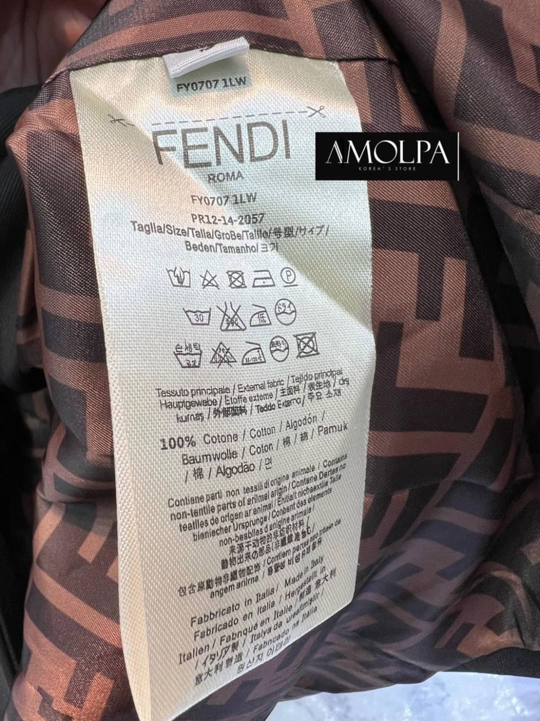 พร้อมส่ง!!! มาต่อที่ สูท BLAZER งาน FENDIxVERSACE BLAZER ผ้านางดีเริ่ดดด ซับในอย่างดี ใส่แล้วต๊าซมาก สวยหรู ไฮโซ อย่าลืมจัด นะคะ งานดีมากกก ผ้าหนักกคุ้มราคาสุดๆ !! !! งานสวยงานดีต้องแบรนด์AMOLPA เท่านั้น !!