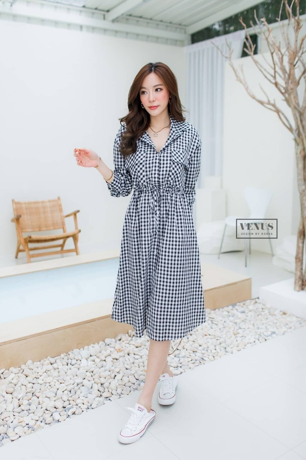 Restock ♥️♥️♥️♥️ I'm Lady By Venus MaxiDress Plaid แม๊กซี่เดรสแต่งกระดุมหน้าเรียงพิมพ์ลายสก๊อต แต่งกระเป๋าด้านหน้า ช่วงเอวแต่งรูดตามขนาด น่ารักมากๆคะ แม๊ทกับรองเท้าผ้าใบก็สวยคะ