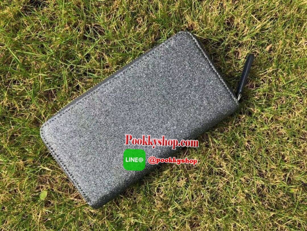 KATE SPADE JOELEY LONG WALLET กระเป๋าสตางค์ใบยาวรุ่นใหม่ล่าสุดหนัง Saffiano สไตล์ PRADA สวยน่าใช้ตัวเนื้อกระเป๋าตกแต่งด้วยกลิทเตอร์ทั้งใบ สวยหรู ภายในมีช่องซิป1ช่อง และช่องใส่บัตรหลายช่อง ใส่เหรียญ บัตรได้เยอะ ตัวจริงสวยน่าใช้มากค่ะ