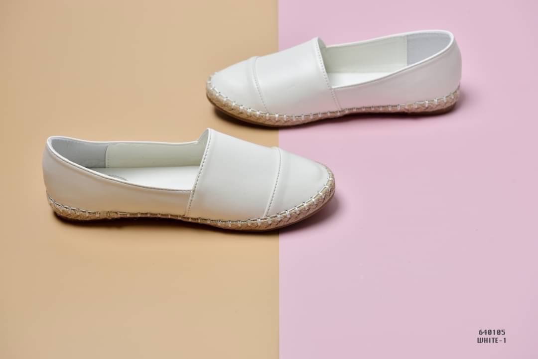 สินค้าขายดี พร้อมส่ง รองเท้า slip on งานขายดีมาแล้วจ้า ขายดีตลอดกาล จะใส่เดินทาง หรือไปเที่ยวก็ได้ค่ะ งานสวย แม่ค้าคอนเฟริม ห้ามพลาดเลยจ้าตัวนี้แนะนำ อย่าช้ารีบเลย