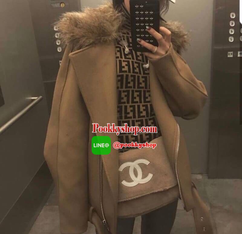 BEST SELLER! Chanel Beaute Crossbody Bag Gift With Purchase (GWP) กระเป๋าสะพายรุ่นฮิตพรีเมี่ยมกิ๊ฟของเเท้จาก Chanel Cosmetic Counter รุ่นแนะนำวัสดุขนวูฟหนานุ่มตัดโลโก้แบรนด์หนังแก้วสวยโดดเด่น น้ำหนักเบา เปิดปิดด้วยฝาปิดกระดุมแม่เหล็ก ขนาดกำลังดีสามารถใส่