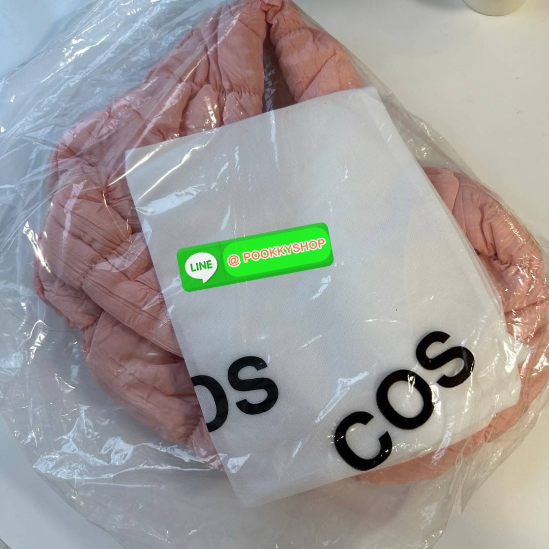 Cos แท้ Outlet แบรนด์เกาหลีสไตล์ วัสดุตัวกระเป๋าทำจากผ้ากันน้ำอย่างดี เบามากน่าใช้ ผู้นำแฟชั่นนิสต้า รีบหามาสะพายนะคะ