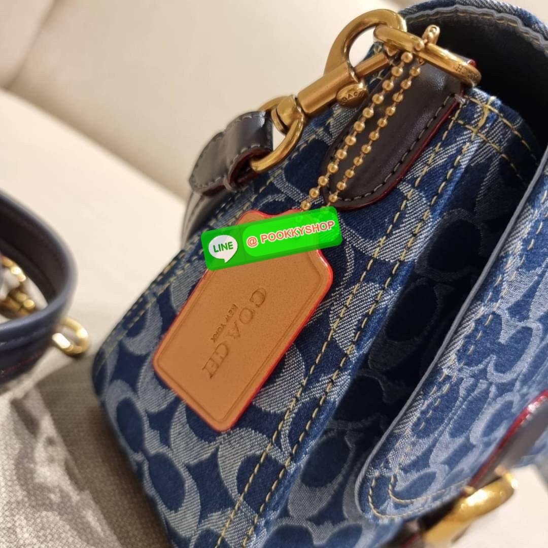 COACH CA105 SOFT TABBY SHOULDER BAG IN SIGNATURE DENIM ใหม่ล่าสุด กระเป๋าสะพายไหล่/สะพายข้าง ดีไซน์วินเทจย้อนยุค สวยคมชัด ด้วยดีไซน์สีเดนิม ให้ดูคลาสสิคมากขึ้น วัสดุผ้าเดนิมลายซิกเนเจอร์ น้ำหนักเบา เปิด-ปิดด้วยฝาปิดแม่เหล็ก ด้านหลังมีช่องซิป ภายในเป็นช่อง