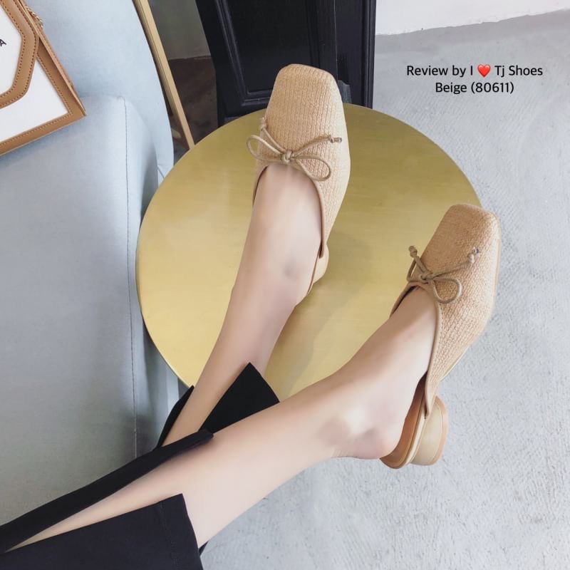 พร้อมส่ง รองเท้านำเข้าที่สวยเกร๋สุดๆ รุ่นนี้ใช้วัสดุเกรดพรีเมี่ยมคุณภาพดีมาก สวมใส่ง่าย เรียบเกร๋ดูดีมาก ใส่แล้วสวยเป๊ะ แถมใส่ได้ตลอดไม่มีเอ้าท์ ของจริงสวยมาก สวยตรงปกแน่นอน เพราะร้านถ่ายรูปจากสินค้าจริง เป็นรุ่นที่แนะนำ รีบสั่งด่วนๆเลยจร้า ช้าหมดอดเกร๋น่