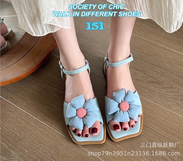 มาเพิ่มค่ะ‼️ รองเท้าแตะรัดส้น หลากสไตล์ ได้ทั้งความสวยและสบาย ที่สำคัญนอกจากดีไซน์น่ารัก สไตล์ลูกคุณหนู ปรับสายคาด ไปหน้า มาหลังได้ตามชอบ รัดส้นเพิ่มความกระขับ ใช้งานได้ตามที่ต้องการ คอมพลีทลุควันหยุดสบายๆ ให้ดูเก๋ไก๋แล้วยังสบายเท้ากว่าเดิม