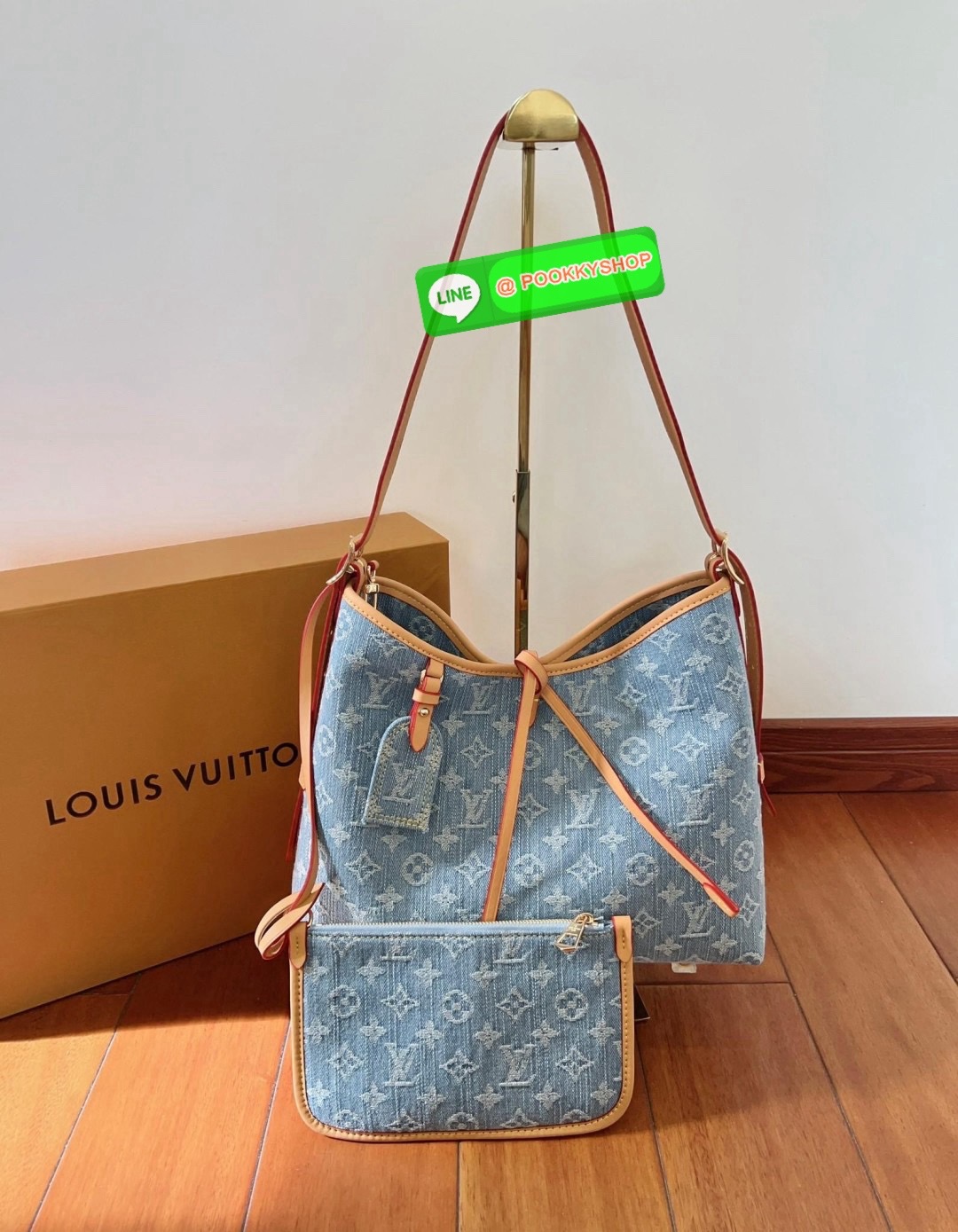 NEW ARRIVAL! ไม่ต้องตามหาแล้วจ้าา มีมาพร้อมส่งแล้ว ใหม่ล่าสุด LOUIS VUITTON CARRYALL PM DENIM BAG ((vip gift duty free ตปท)) 🔖พร้อมส่ง! สีใหม่คือสวยมากๆ วัสดุเดนิม((ยีนส์)) อย่างดี ทอลายแบรนด์นูนทั้งใบ ตัดขอบหนังแท้ค่ะ