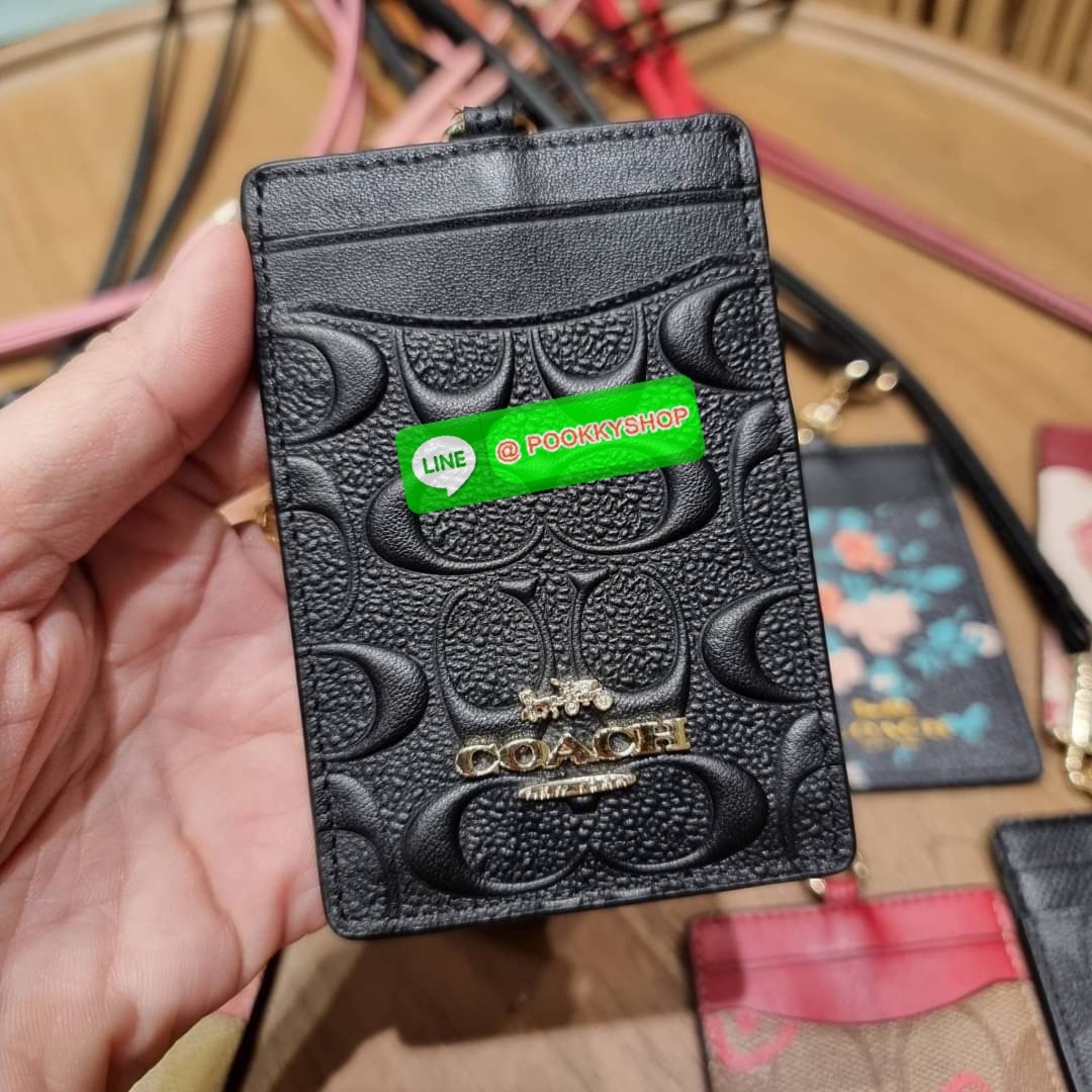 กระเป๋าใส่บัตรคล้องคอ Coach card holder ราคาพิเศษสุดๆ!!! ของหายาก!! ง่ายๆแบบไม่ธรรมดา!! คลาสสิคแต่มีดีเทลโดดเด่น!! กระเป๋าถนอมบัตร พร้อมสายคล้องคอ ดีไซน์ลวดลายสวย ดูดีทุกแบบ ใช้งานง่าย พกพาสะดวก จะใส่บัตรพนักงาน บัตรเครดิต บัตรปชช. ใบขับขี่ และบัตรอื่นๆที