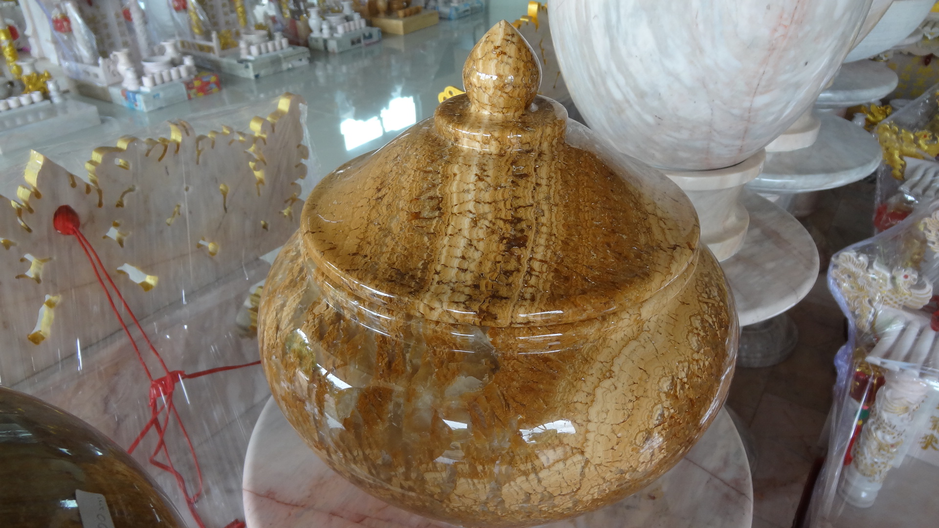 แจกันหินอ่อน ผอบ ขนาดสูง 30 เซนติเมตร กว้าง 30 เซนติเมตร