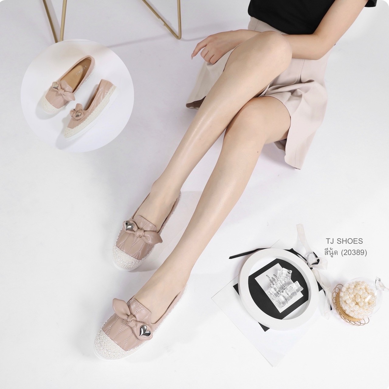 พร้อมส่งแบบใหม่มาแรง รุ่นนี้เป็นงานสั่งทำพิเศษ คุณภาพดีมากๆ - หนังรุ่นนี้นิ่ม นิ่มมากนิ่มสุดๆ - พื้นบุนวมนิ่มใส่นุ่มสบายมาก น้ำหนักเบา - ใส่นุ่มเดินทั้งวันได้สบายมากๆ - สวยใส่ง่าย แมทได้กับทุกชุด ใส่ได้ตลอดไม่ตกเทรนด์ - ส้นเกรดพรีเมี่ยมกันลื่นอย่างดี