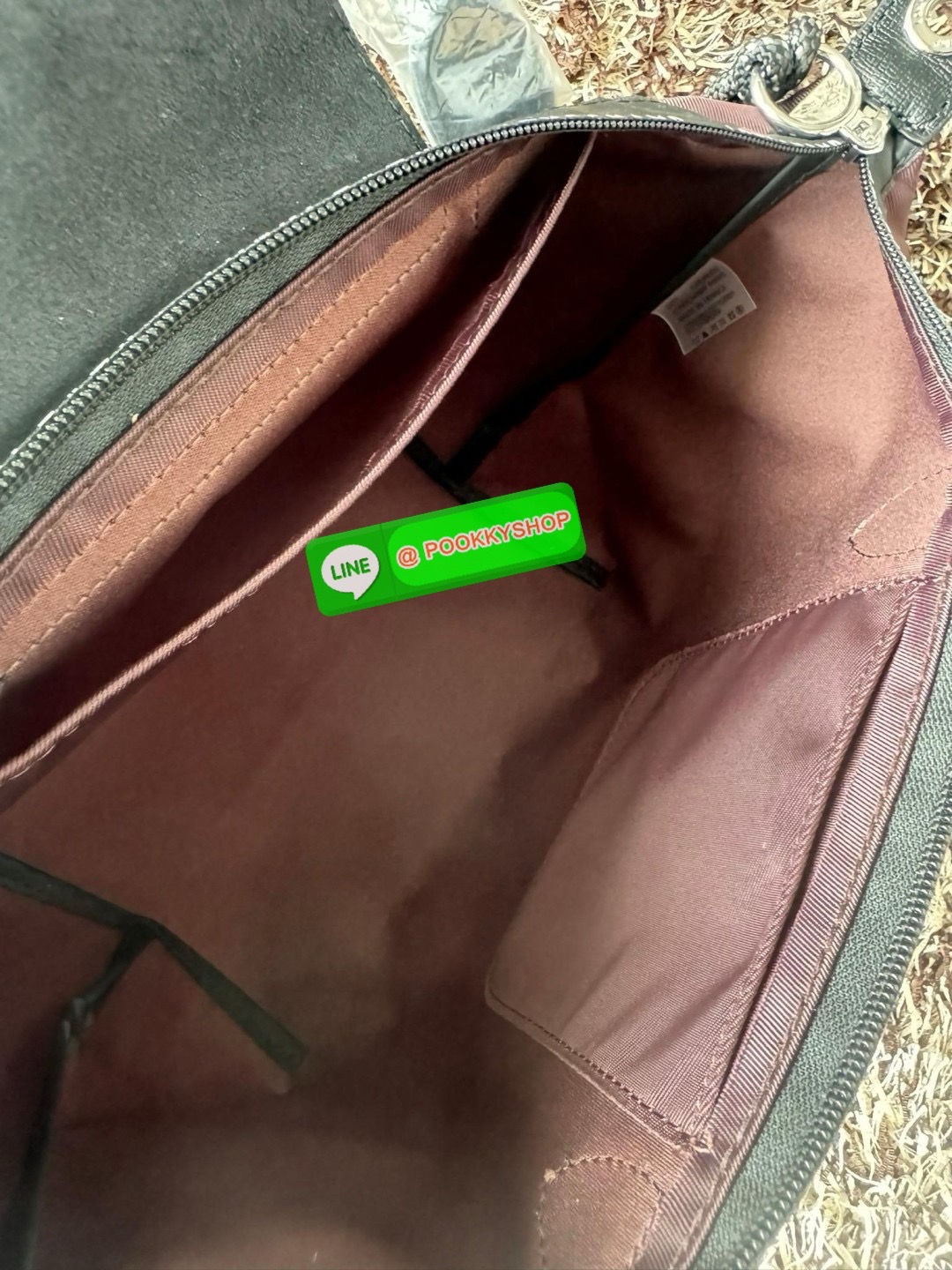 Longchamp LE PLIAGE ENERGY S HANDBAG LE PLIAGE รีไซเคิล ECONYLสไตล์สปอร์ต ทันสมัย และใช้งานได้จริง น้ําหนักเบา กระเป๋าใบนี้เป็นเครื่องประดับที่มีเสน่ห์ในอุดมคติที่จะติดตามคุณในทุกกิจกรรมยามเย็นของคุณ มาพร้อมกับสายสะพายไหล่ปรับได้ สามารถพกพาได้ ทั้งแบบถือแ