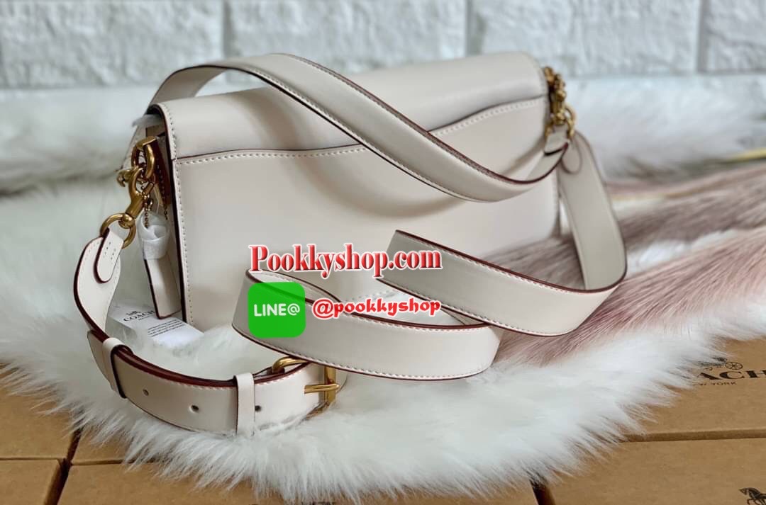 COACH TABBY FLORAL-EMBROIDERED SIGNATURE LEATHER SHOULDER BAG กระเป๋าคล้องไหล่ได้//สะพายข้างได้ หนังแท้นุ่มมากค่ะ จุดเด่นด้านหน้าเป็นรูปดอกไม้งานปักสวยงามมากๆค่ะ เปิดปิดกระเป๋าแบบแม่เหล็ก ภายในมี2ช่องใหญ่ ใส่กระเป๋าเงินใบยาวขนาดปกได้;ของจำเป็นสาวๆได้ครบเล