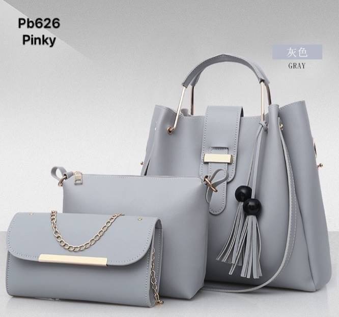 พร้อมส่ง PB626 (ผลิตใหม่งานดีกว่าเดิม) มาแล้วจ้า ครบสี รุ่นขายดีตลอดกาล งานเซตหรู ดูแพง ใบใหญ่ออกแบบสวยเข้ากับทุกชุด ตกแต่งพู่สวยงาม สายยาวติดกับตัวกระเป๋าถอด ไม่ได้ค่ะ ผลิตจากหนัง pu เกรดพรีเมี่ยม คุ้มมากได้ถึง 3 ใบ จัดเซตเข้ากั้นนนเข้ากัน สาวๆรีบจัดเลยจ