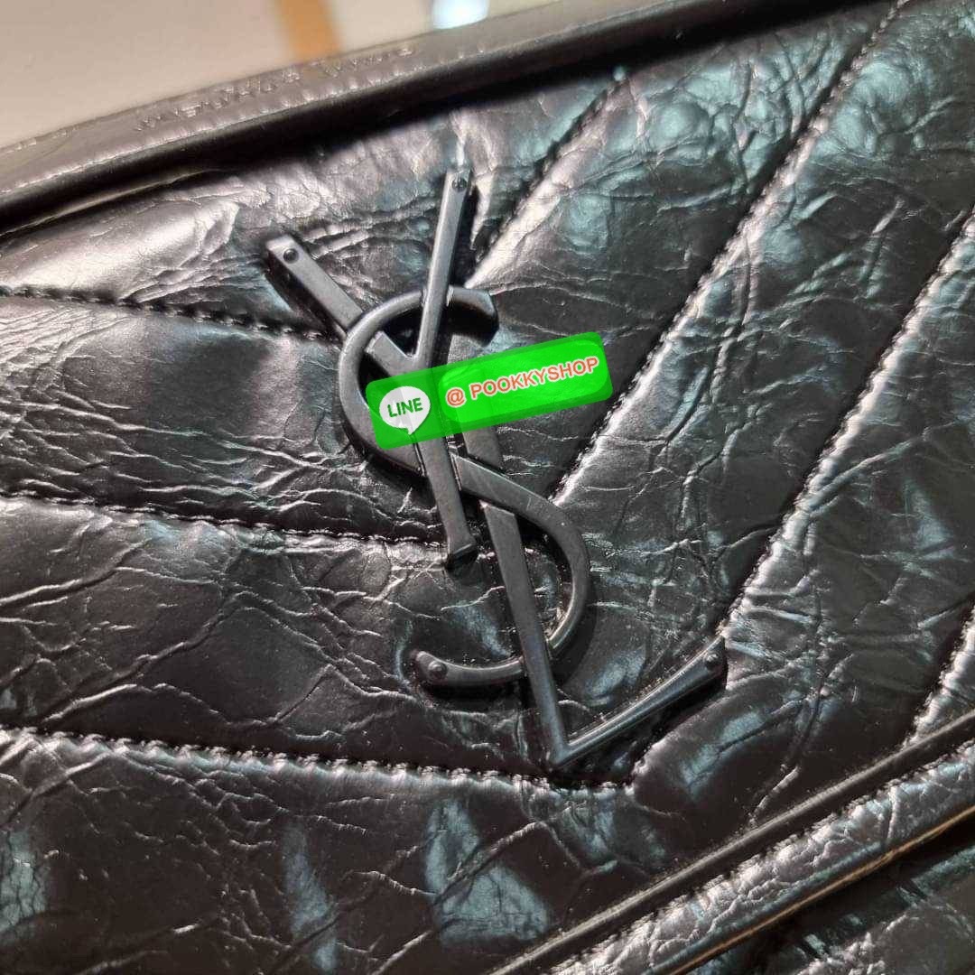 Yves Saint laurent shoulder bag with gwp กระเป๋าสะพายพรีเมี่ยมกิ๊ฟ จากเคาน์เตอร์ vip dutyfree ทรงคลาสสิค สุดฮอต ที่ใครๆก็ต้องมีใช้ ดีไซน์เรียบหรู วัสดุหนังแกะสัมผัสดี ใช้งานง่ายเพียงแค่เปิด-ปิดด้วยกระดุมแม่เหล็ก ภายในโล่งกว้าง จุของได้เลยสบายๆ กระเป๋าสตาง