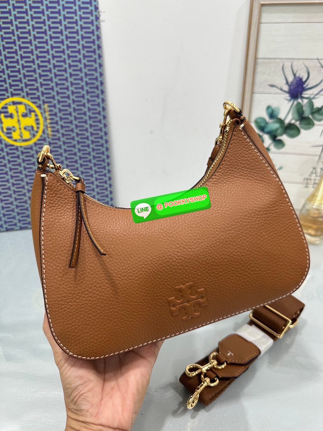 🖤 Tory Burch Thea Convertible Crossbody Bag หนังแท้นุ่ม ดีไซน์เรียบหรู พร้อมสายสะพาย 2 แบบ สวยครบทุกลุค ✨ ใบเดียวใช้ได้ทุกวัน ถือก็สวย สะพายก็คล่อง จบในใบเดียว 💼