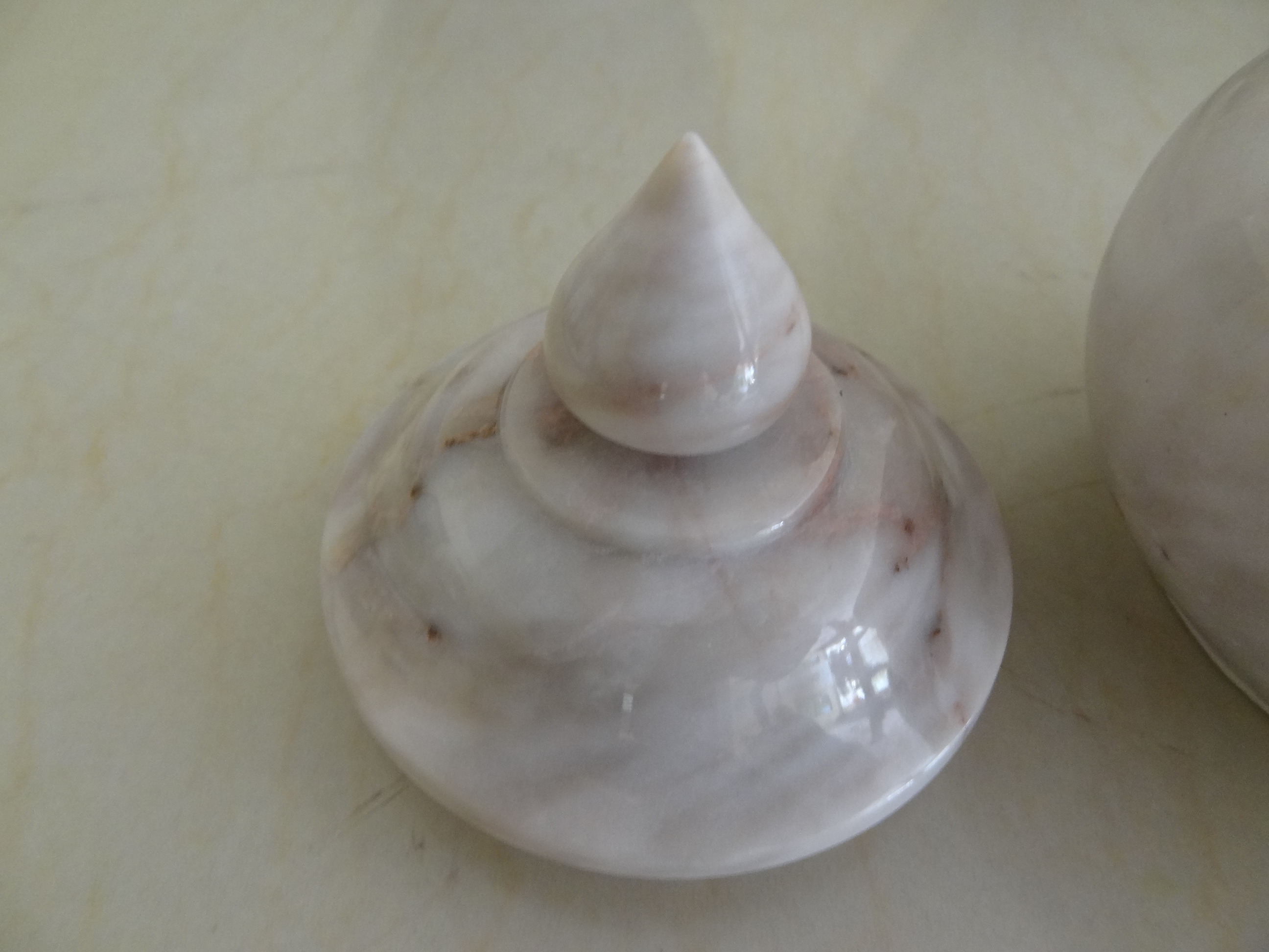 ผอบหินอ่อน ขนาดสูง8 เซนติเมตร กว้าง 9 เซนติเมตร