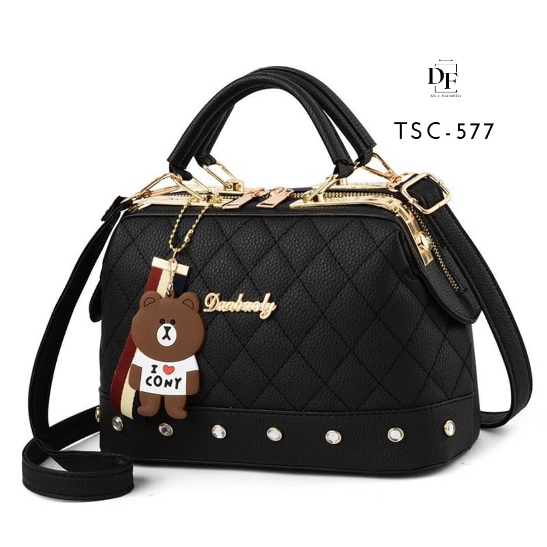 สินค้าพร้อมส่ง กระเป๋าสะพายข้าง งานวัสดุคุณภาพพรีเมี่ยม ประดับหมุด มาพร้อมพวงกุญแจน้องหมีสุดน่ารัก