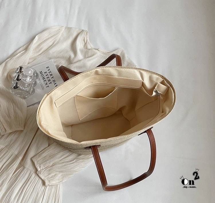 กระเป๋าสานทรงช้อปปิ้งสะพายไหล่ ผ้าทอสายหนัง งาน แฟชั่น street wear สวยเก๋ ใส่ได้ครบทุกสิ่งอย่าง พร้อมส่งสี วัสดุดีเกรดทนทานค่ะ