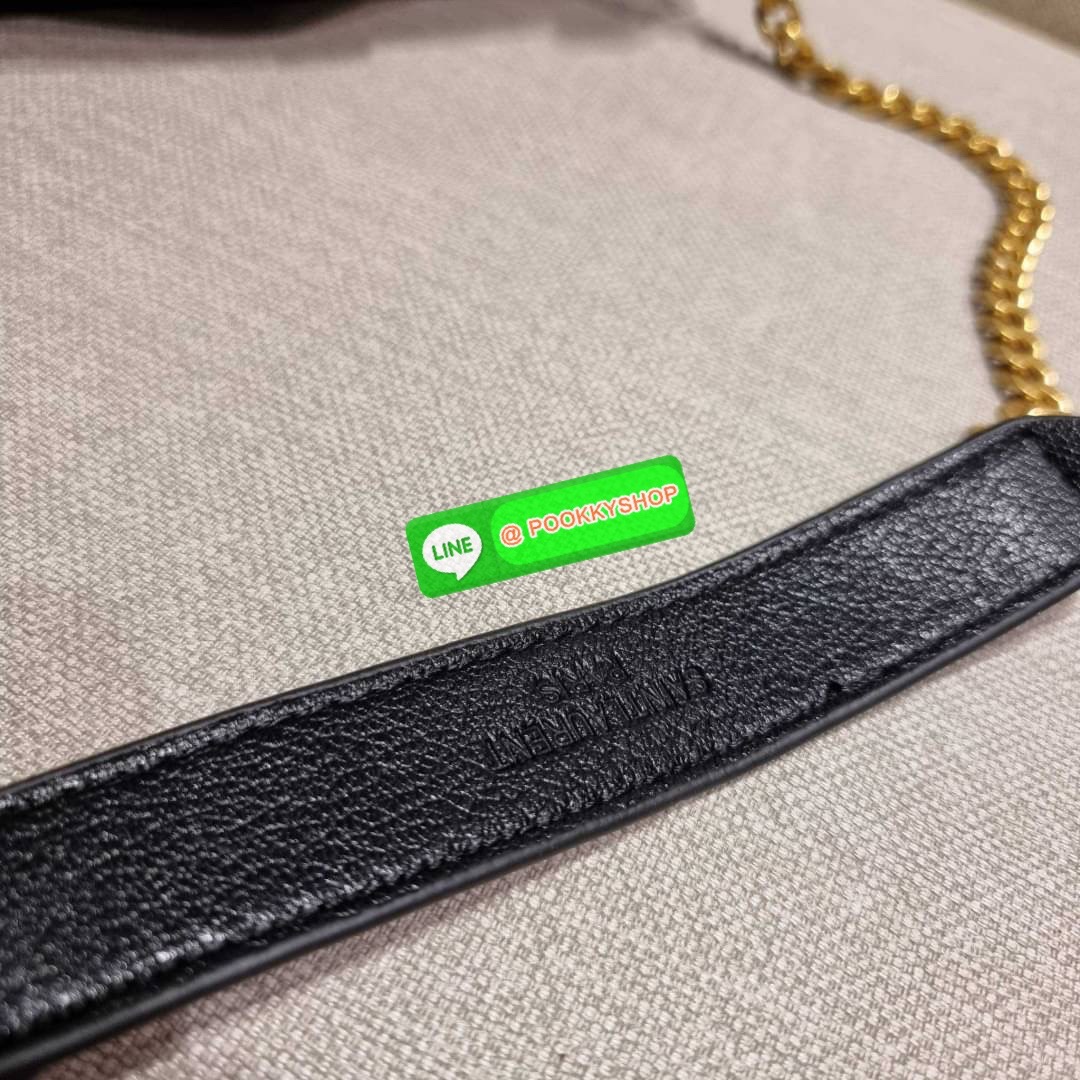 IN STOCK!! Yves Saint laurent crossbody boutique vip bag กระเป๋าสะพายไหล่ ดีไซน์ทรงสวยหรู พิเศษ แถมฟรี พวงกุญแจห้อยโลโก้ ดูแพงไปหมดจริงๆไอเท็มนี้ วัสดุหนังสังเคราะห์ลายคาร์เวีย เปิด-ปิดด้วยกระดุมแม่เหล็ก ภายในโล่งกว้าง แบ่งสัดส่วนไว้อย่างดี มาพร้อมหูจับใน