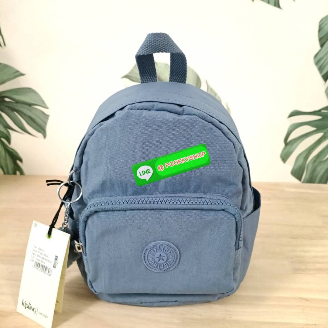 KIPLING Basic Mini Backpack กระเป๋าเป้ใบเล็กกระทัดรัด ขนาดมินิ วัสดุ Nylon + ซับใน Polyester มีหูหิ้ว สามารถสะพายข้าง หรือ สะพายหลังได้ -ช่องซิปหน้า -ด้านข้างมีช่องของเล็กน้อย หรือ ใส่ขวดน้ำใบเล็กทั้ง 2 ด้าน -ซิปหลัก โล่งกว้าง มีสายคล้องพวงกุญแจ พร้อมช่อง