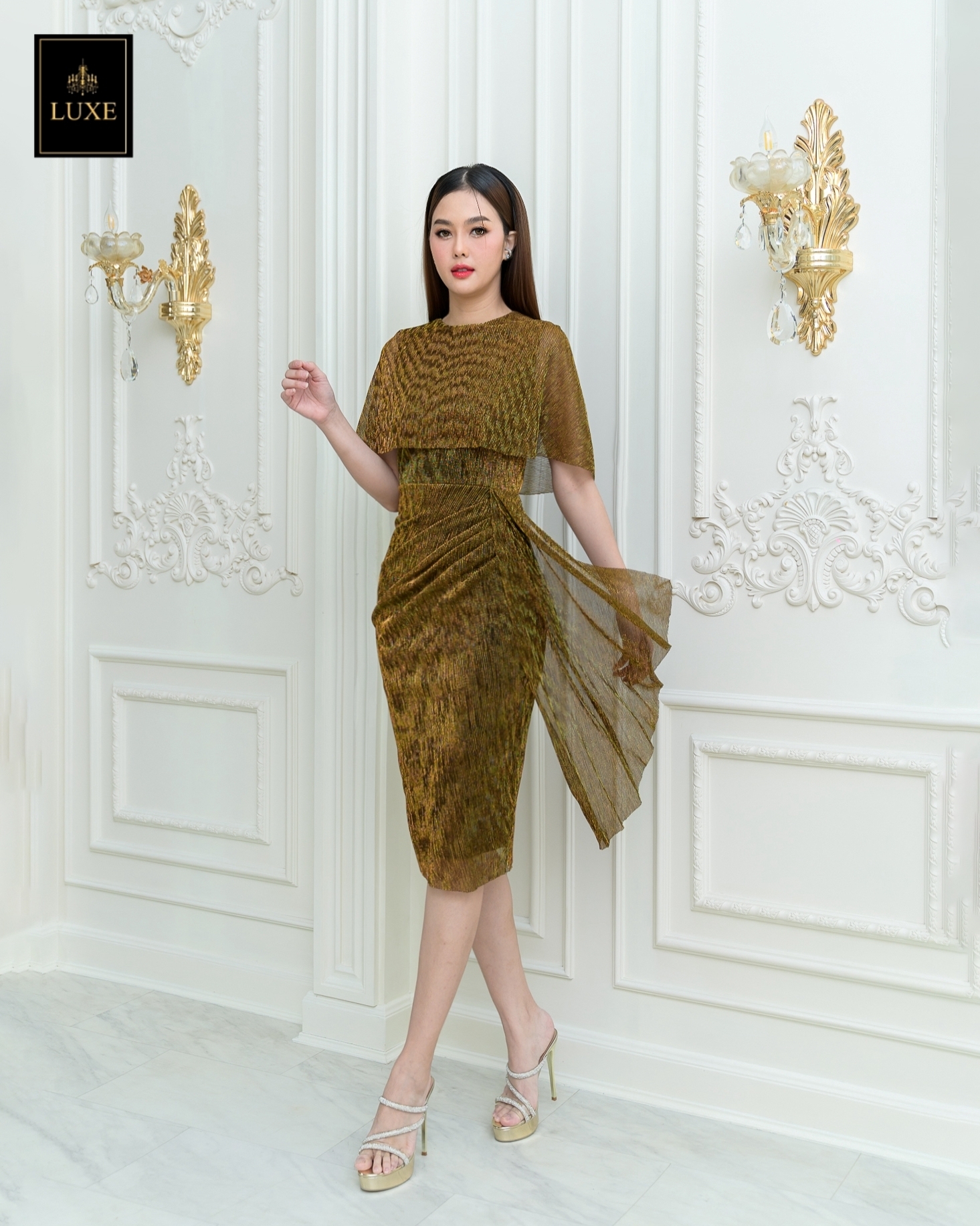 เดรสแฟชั่น เดรสเสื้อคอกลมแขนกุด ดีเทลเป็นเสื้อคลุมไหล่ในตัว