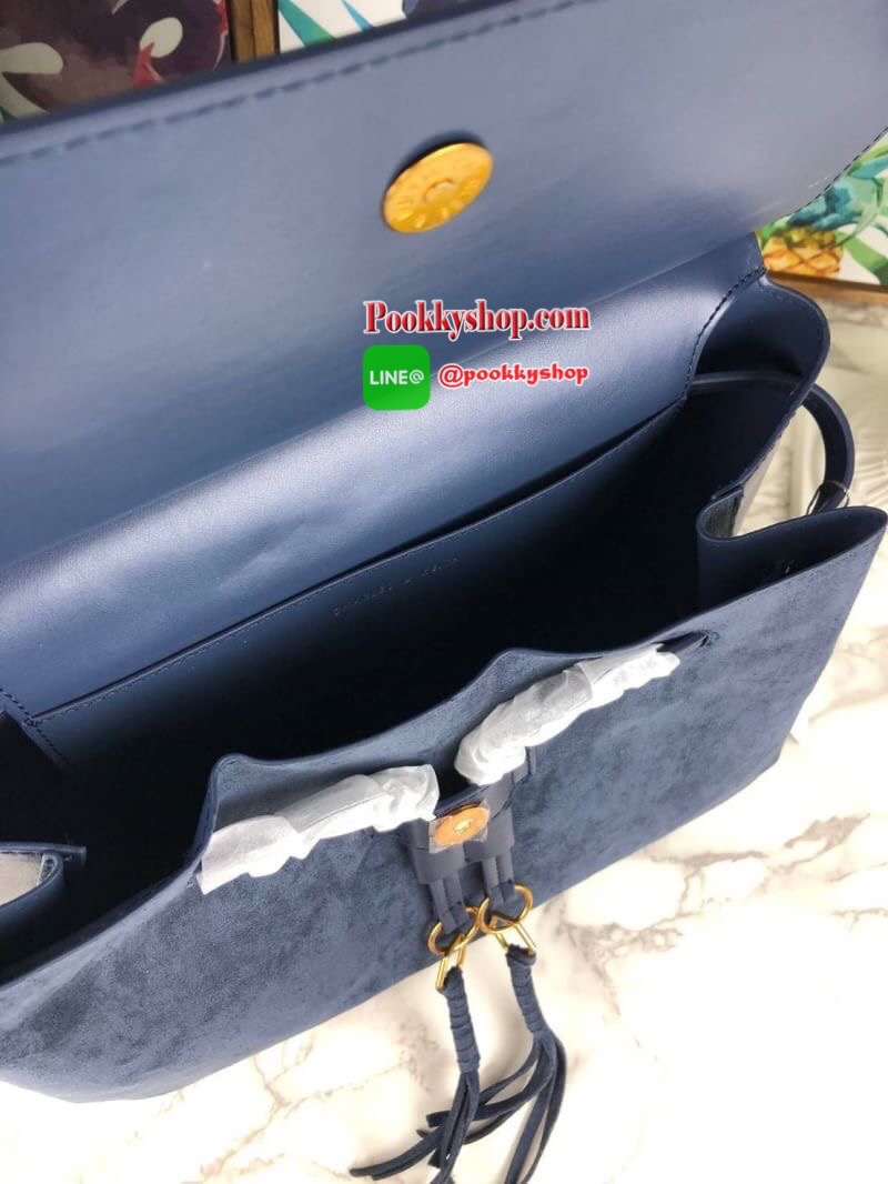 Charles & Keith Textured Tassel Shoulder Bag กระเป๋าเอนกประสงค์ ใช้ได้หลายแบบ! ตัวกระเป๋าแต่งด้านหน้าเป็นหนังกลับ-ช่วงด้านหลังเป็นหนังเรียบ (ยกเว้นสีครีม!! เป็นหนังเรียบทั้งใบ) มีพู่ห้อยด้านหน้าเก๋มาก เปิดปิดแบบกระดุมแม่เหล็ก ปรับทรงได้โดยการดึงหูรูดด้านห