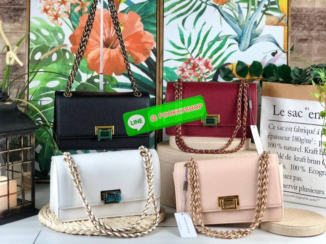Restock พร้อมส่งครบสีค่า เพิ่มความหรูหราให้คุณกับใบนี้เลยค่ะ Charles & Keith Chain Strap Shoulder Bag กระเป๋าสะพายสายโซ่วางอยู่ทรง วัสดุหนังลายเกรน ตัดกับอะไหล่สีทองหรูหราลงตัว เปิดปิดแบบตัวดันล็อก ด้านในมีช่องซิปเล็ก1 ช่อง จุของได้ดี ใส่กระเป๋าเงินใบยาวไ