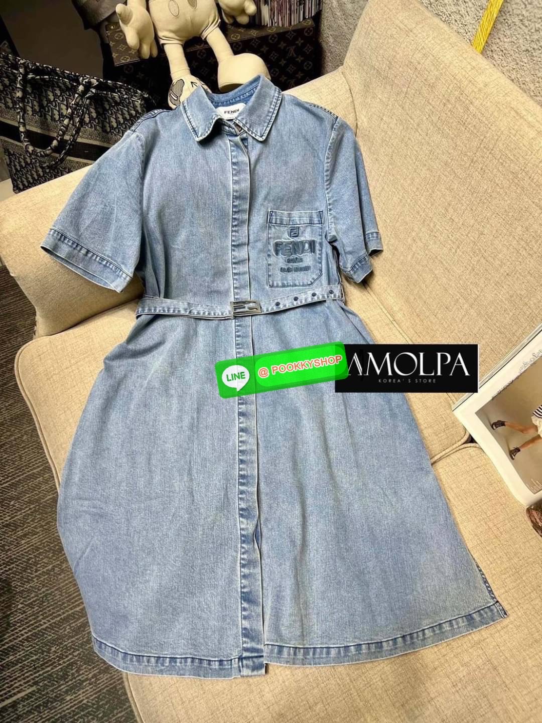 LONG MAXI DRESS FENDI DENIM ยีนส์แท้100เปอ งานไม่หนามาก ใส่สบาย มาพร้อมเข็มขัดผ้า ตัวนี้ ใส่ออกงาน ใส่ทำงาน ใส่เดินห้างชิวๆ บอกเลยว่า งานสวยม๊ากกก สวยหรู ดูแพงสุดๆ งานมีน้ำหนัก ผ้าอย่างดี น่ารักม๊ากก รุ่นนี้พิเศษมากกก รับรองว่าไม่ผิดหวังค่ะ ห้ามพลาดเลยน๊า