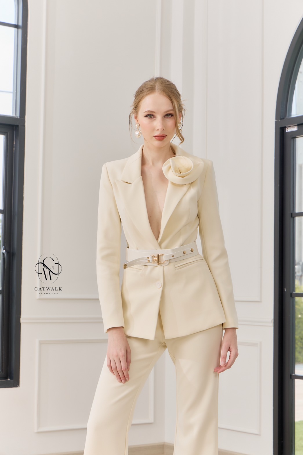 ชุดเซทแฟชั่น กับSet BLAZERปกดอกไม้+เข็มขัด+กางเกงทรงสวย