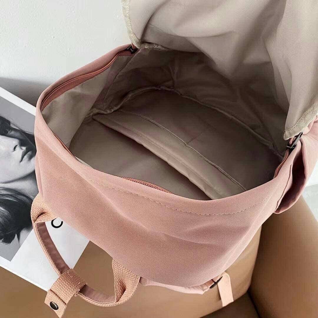 กระเป๋าสะพายหลัง Nike รุ่นนี้ขอบอกว่าชนช๊อปใช้ได้ทั้งผู้ชาย ผู้หญิง เด็ก ผู้ใหญ่ ใส่ได้จ้ะ จุของได้เยอะ น่าใช้มากๆแม่ กระเป๋ามีหลายช่อง จะถือก็ได้สะพายก็เท่ห์ มีมาให้เลือกช๊อปถึง 3 สี