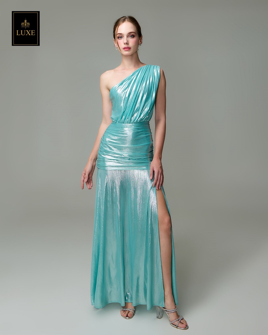 เดรสแฟชั่น แม็กซี่เดรสเสื้อไหล่เดียวอัดพลีท กระโปรงเข้ารูปตรงสะโพก