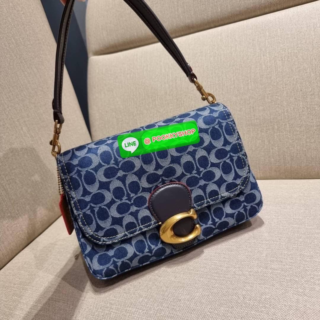 COACH CA105 SOFT TABBY SHOULDER BAG IN SIGNATURE DENIM ใหม่ล่าสุด กระเป๋าสะพายไหล่/สะพายข้าง ดีไซน์วินเทจย้อนยุค สวยคมชัด ด้วยดีไซน์สีเดนิม ให้ดูคลาสสิคมากขึ้น วัสดุผ้าเดนิมลายซิกเนเจอร์ น้ำหนักเบา เปิด-ปิดด้วยฝาปิดแม่เหล็ก ด้านหลังมีช่องซิป ภายในเป็นช่อง