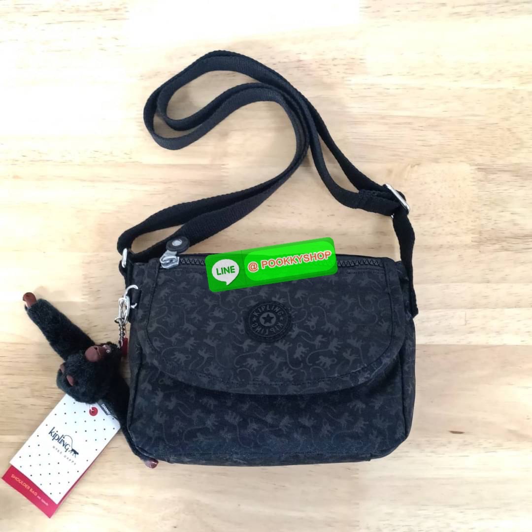 KIPLING SABIAN CROSSBODY MINI BAG กระเป๋าสะพายข้าง วัสดุ Nylon & Polyester 100% ขนาดเล็กกำลังน่ารัก เปิด-ปิดด้วยฝาปิดกระดุมแม่เหล็กและซิปแบรนด์ ด้านในมีแท็กแบรนด์