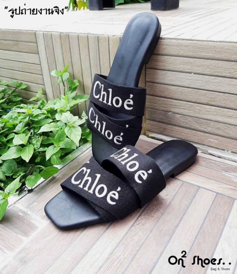 Chloe flat mule in canvas แบบใหม่ชนกระแทกช็อปกันเลยจ้า แตะสวมChloe ตัวใหม่ล่าสุด หน้าเป็นแคนวาส งานปักโลโก้ ปักสวย ปักคม ปักละเอียดเป๊ะปังดังรูปงานจริงเลยจ้า สาวสายชิวห้ามพลาดกันเด้อ