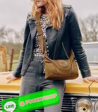 Kipling Syro Shoulder bag กระเป๋าในสไตล์มินิมอล แต่สามารถใส่สิ่งของได้ครบครัน มีทั้งช่องซิปภายในและนอก น้ำหนักเบา มีสายสะพายครอสบอดี้ได้