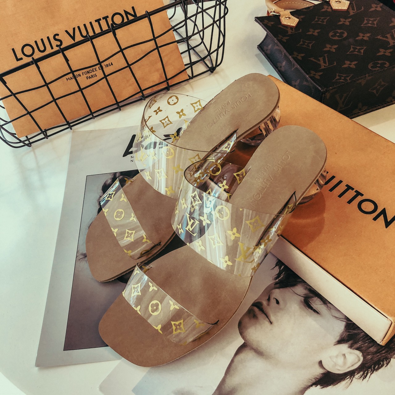 ไม่มีไม่ได้จริงๆๆ ❤️new collection❤️ รองเท้าส้นแก้ว พิมพ์ลาย LV งานดีไซน์ด้วย หรูหรา ใส่แล้วดูแพงดูดีมากคะๆ
