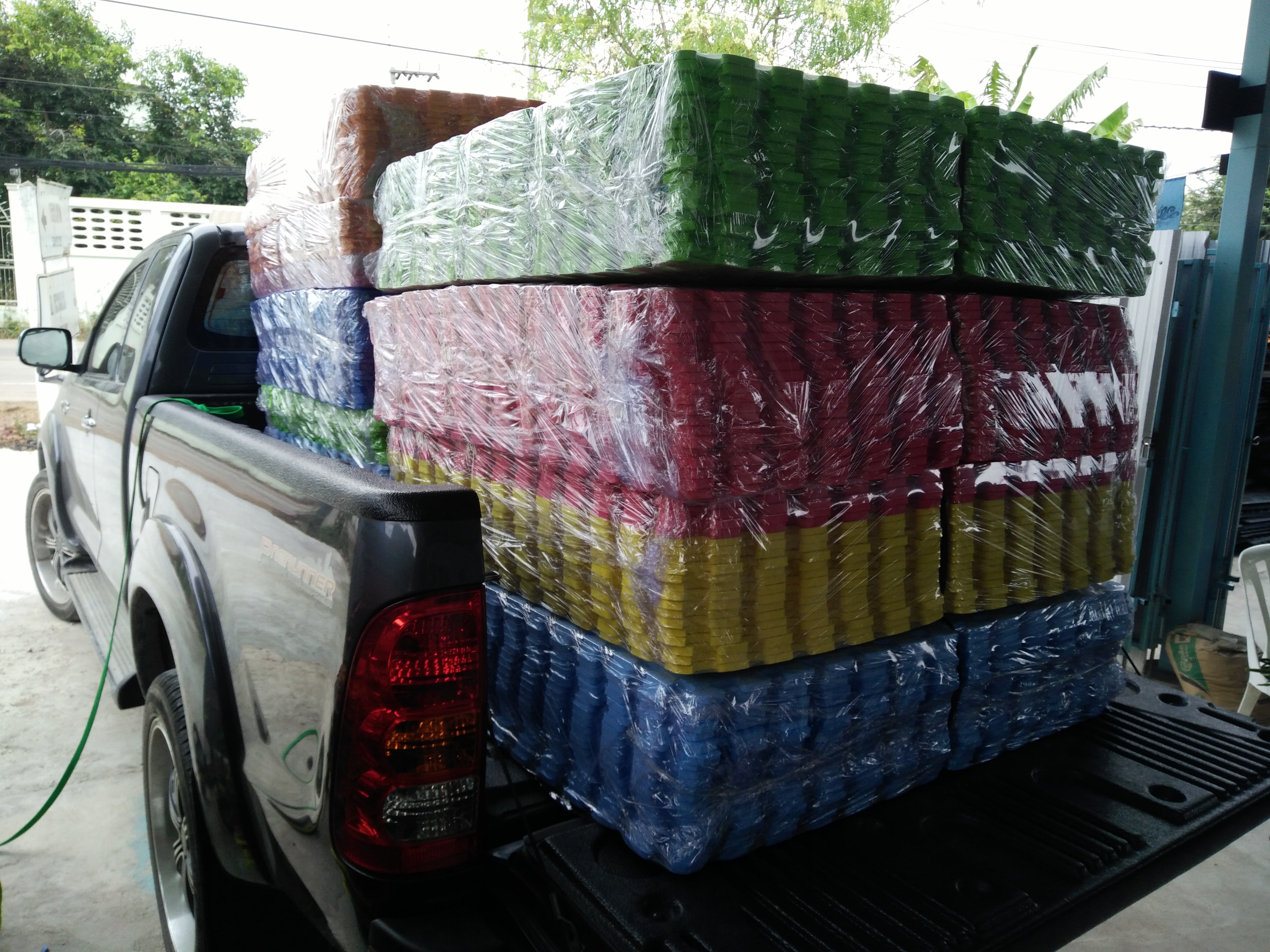 แผ่นยางปูพื้นกันกระแทก แบบจิ๊กซอ 1 X 1 เมตร หนา 10 มม.