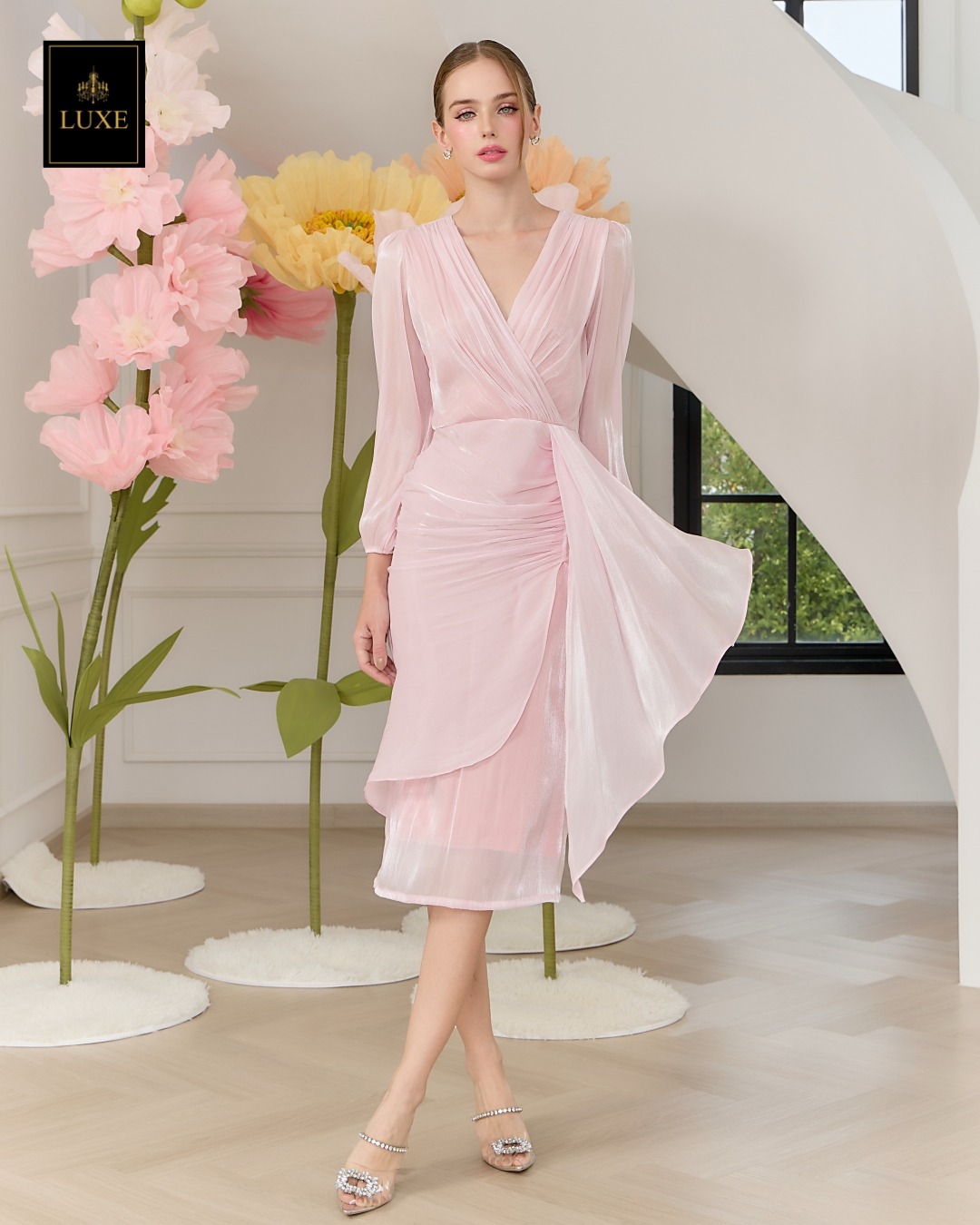 เดรสแฟชั่น เดรสเสื้อคอวีป้าย แขนยาว กระโปรงป้ายจับเดรป แต่งชายระบาย