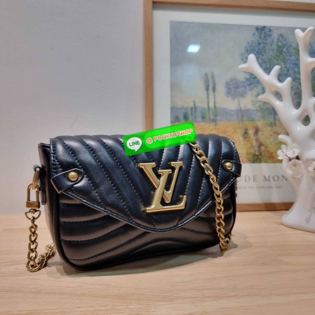 🔆 Model LV new wave pochette multi bag 🔆 Details กระเป๋าสะพายมัลติฟังก์ชั่น พรีเมี่ยมกิ๊ฟสุดหรู คุ้มจาก dutyfree มาพร้อม box set รับรองว่าดีงาม ลูกเล่นคลาสสิคผสานความวินเทจ มีสายสะพายให้ 2 เส้น และกระเป๋าใบลูก เล็กน่ารัก ภายในเป็นช่องโล่ง