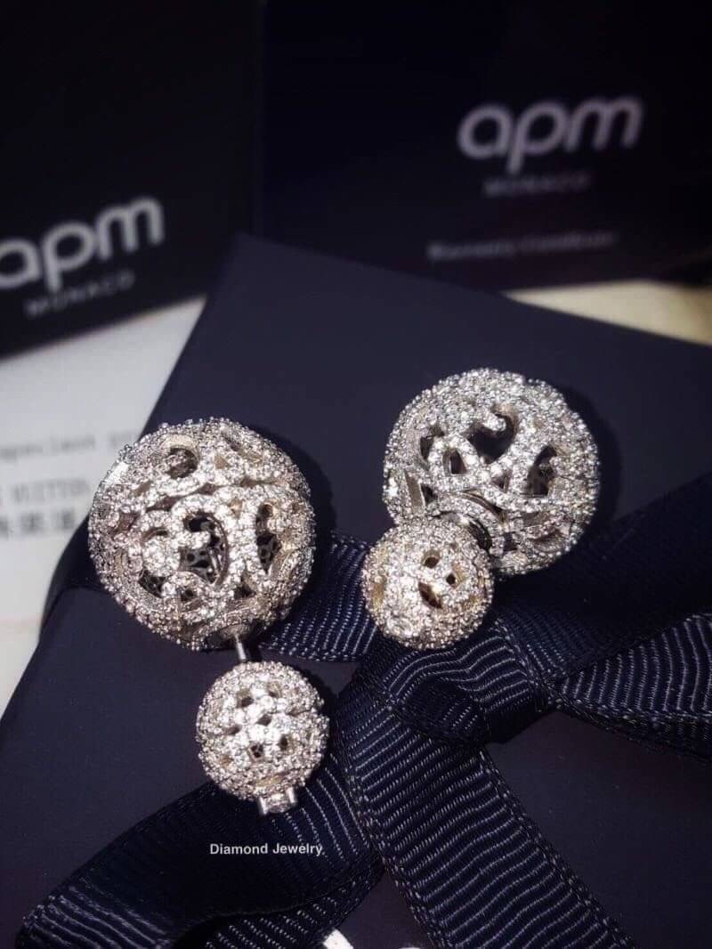 พร้อมส่งครบสีเงิน/ทอง Super Hi-End Quality !!! APM Earring ต่างหูเพชร CZ แท้แบรนด์ APM งานอย่างหรูคะ มีคลาสมากๆค่ะ ดีไซส์สวยดูผู้ดีมากๆค่ะ งานรุ่นนี้การันตีความสวยเลยนะคะ รุ่นนี้ขอยกให้เป็น Must Have Item เลยคะ เพชรวิ้ง เพชรเยอะ เพชรละเอียดม้ากกกก งานจิวส